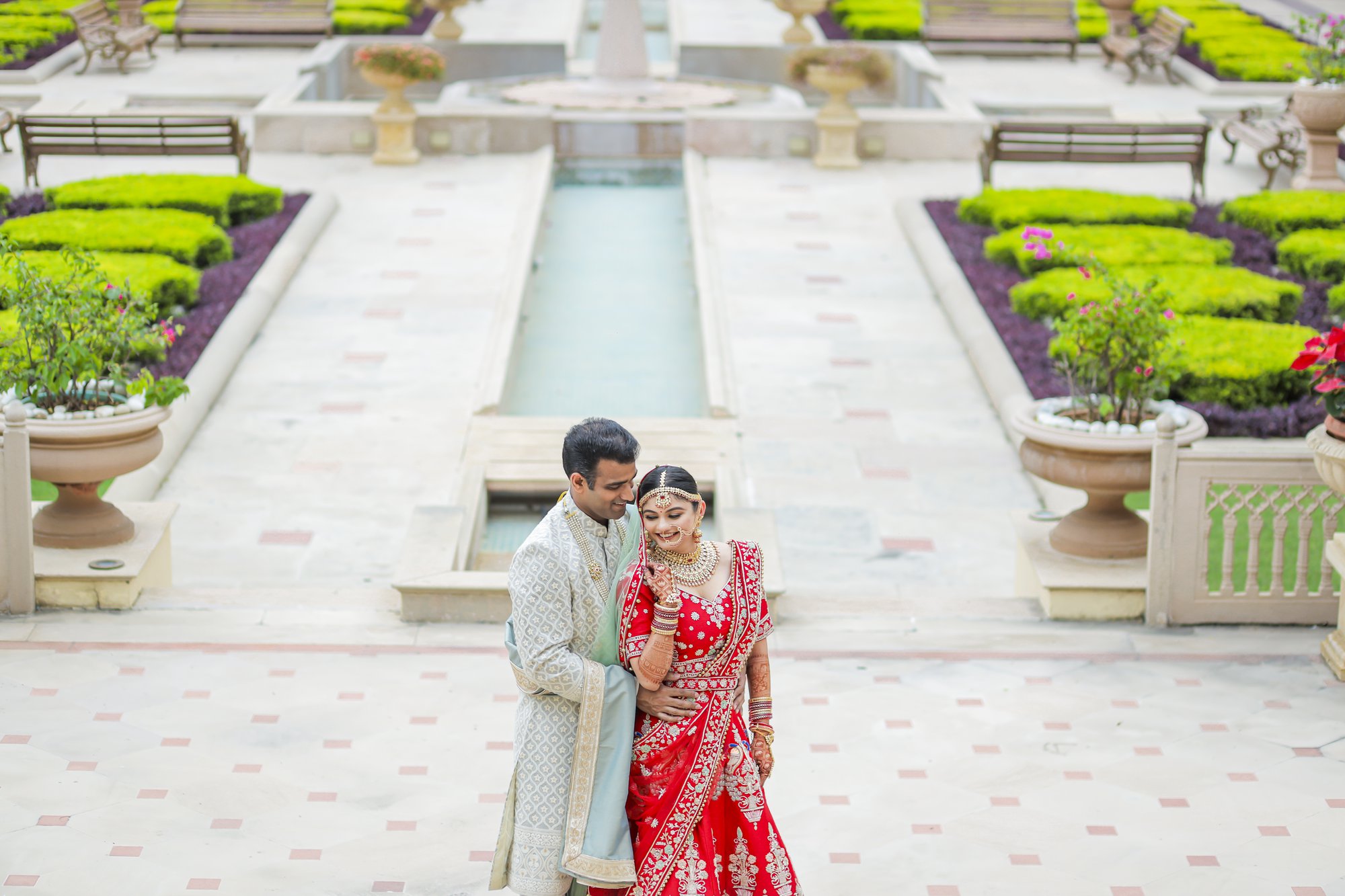 Traditional couple’s smile captured in royal backdrop in Aligarh